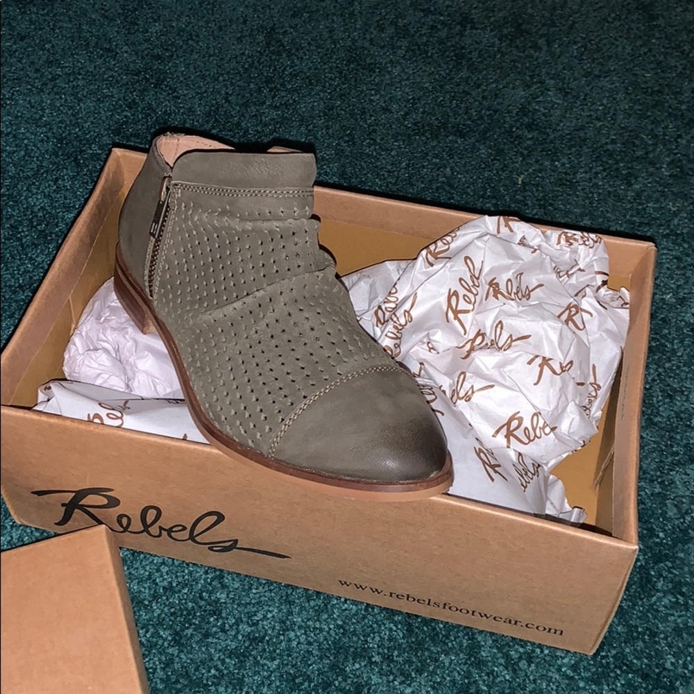 Brand new in box rebels Owen shoe